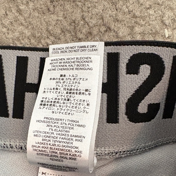 Gymshark Women’s Gray Leggings - Picture 5 of 9